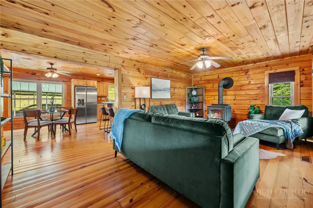 Image number 15 for the current listing