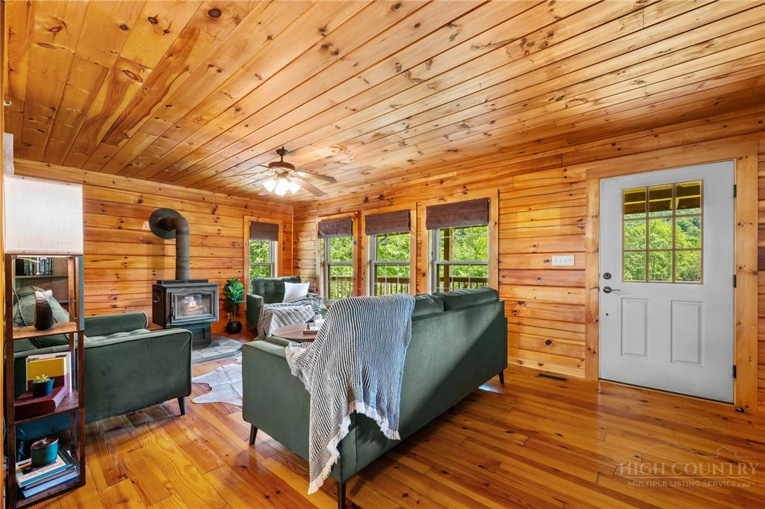 Image number 18 for the current listing
