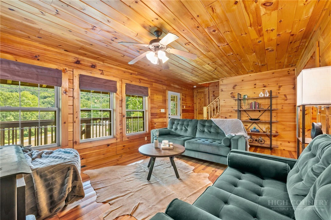Image number 19 for the current listing