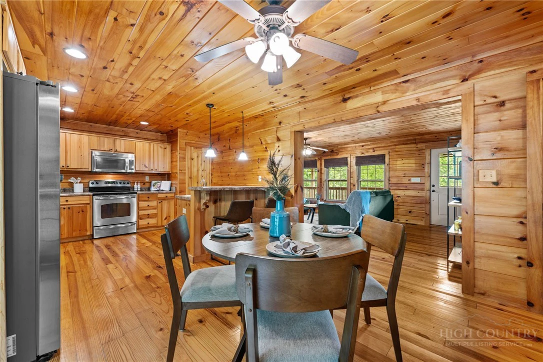Image number 21 for the current listing