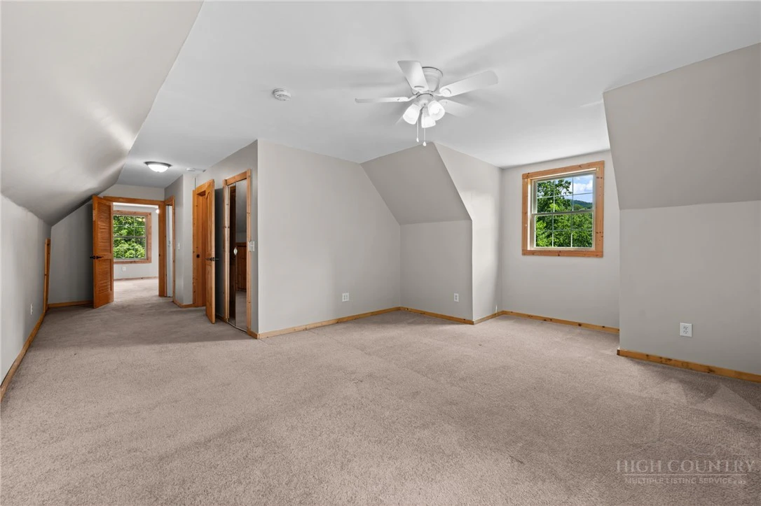 Image number 34 for the current listing