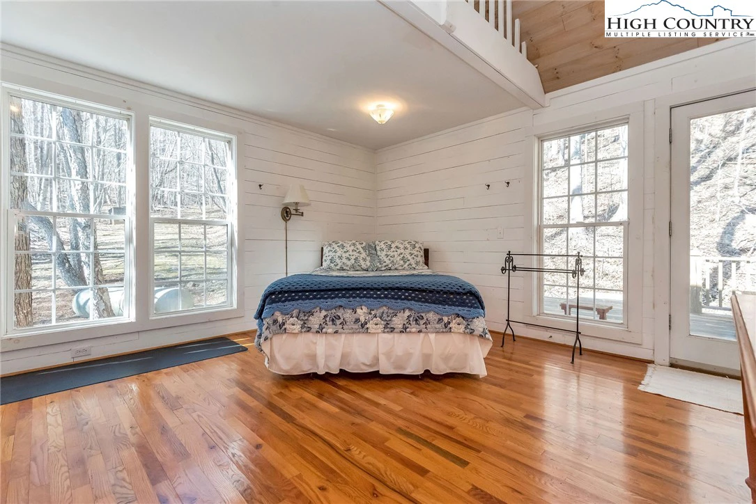 Image number 19 for the current listing