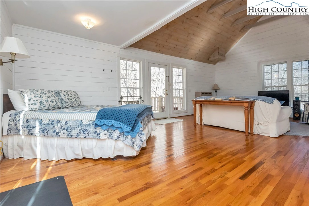Image number 20 for the current listing