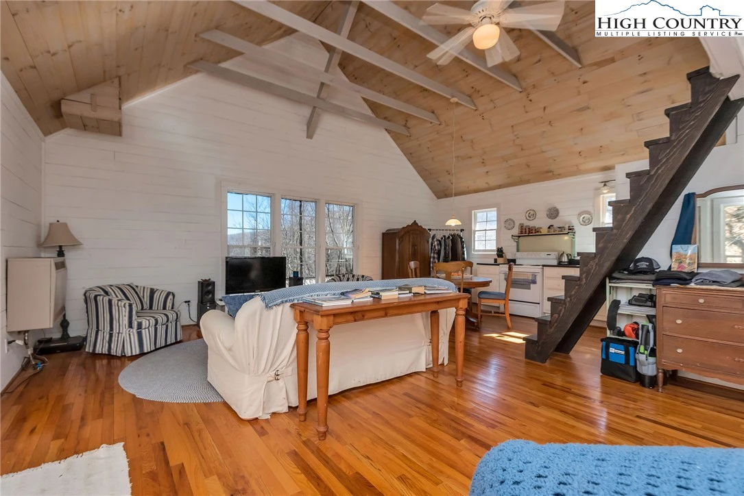 Image number 21 for the current listing