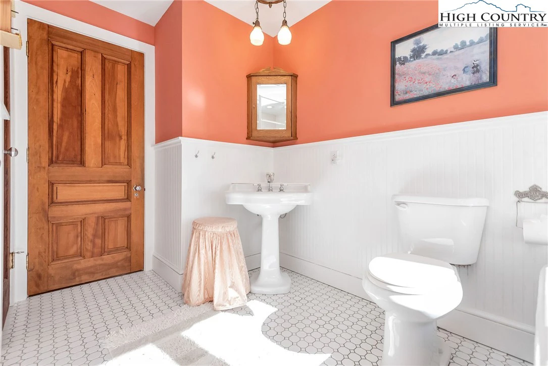 Image number 4 for the current listing