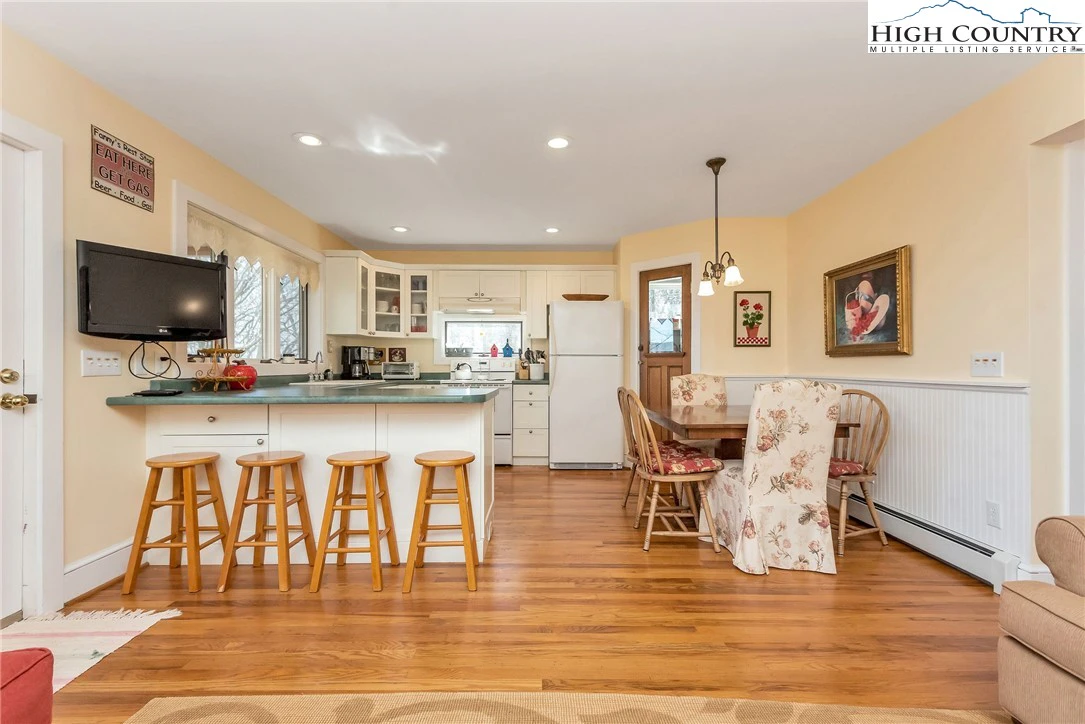 Image number 6 for the current listing