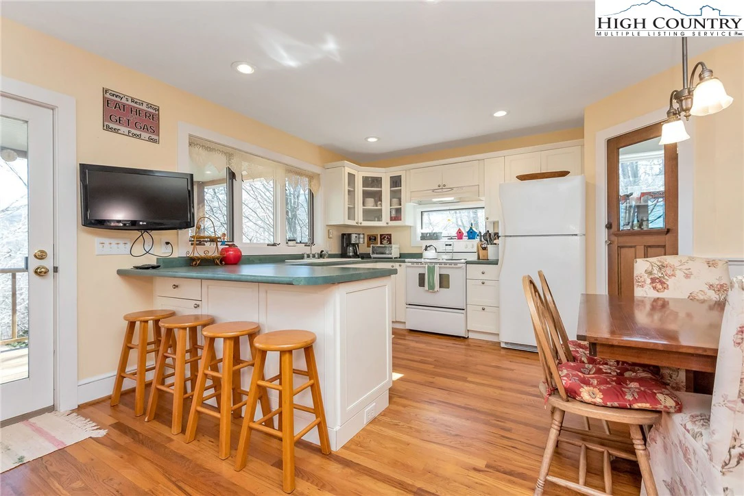 Image number 7 for the current listing