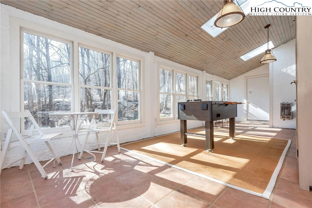 Image number 10 for the current listing