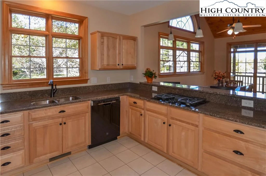 Image number 20 for the current listing