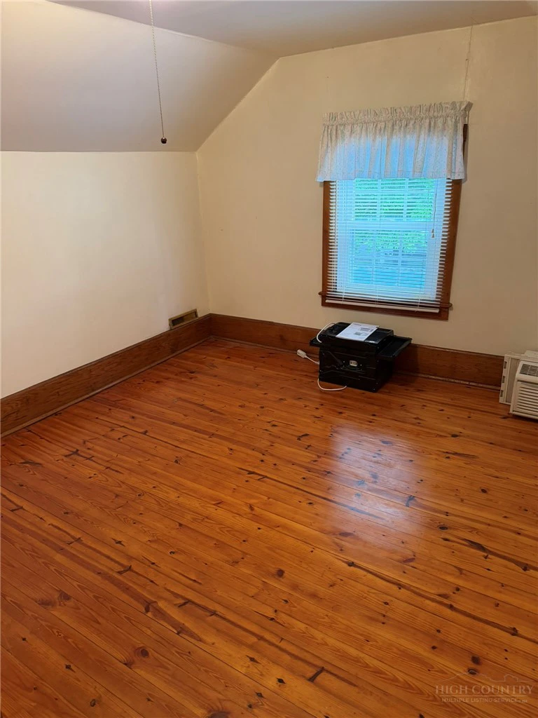 Image number 7 for the current listing