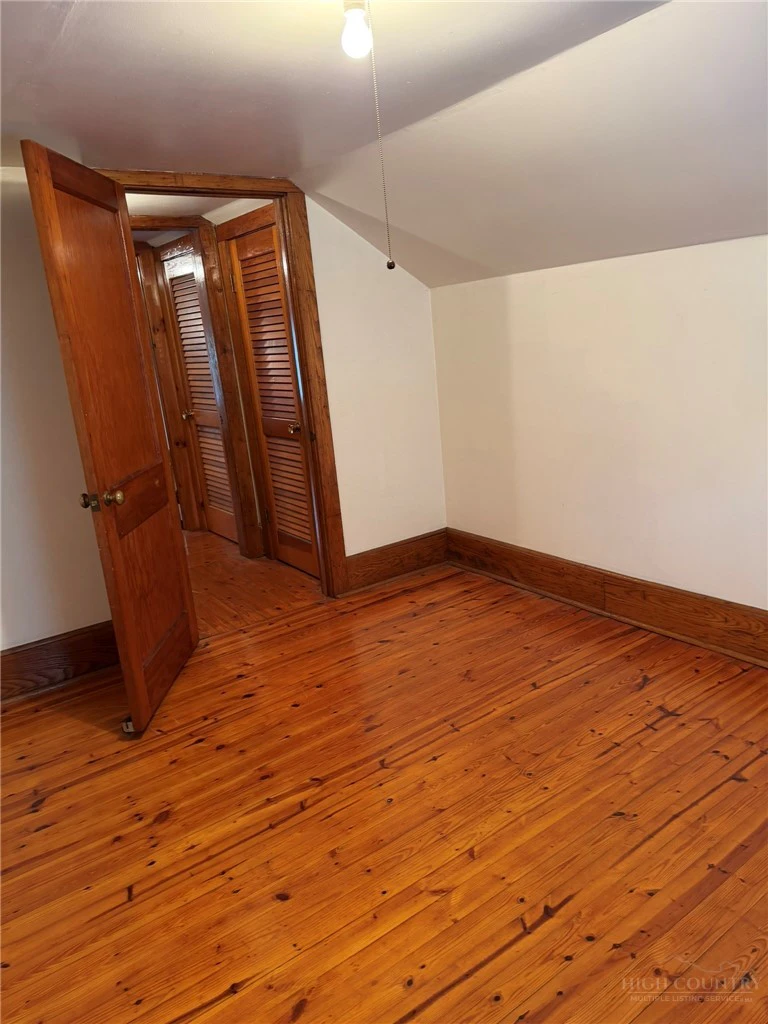 Image number 8 for the current listing