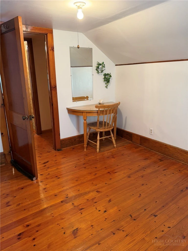 Image number 10 for the current listing