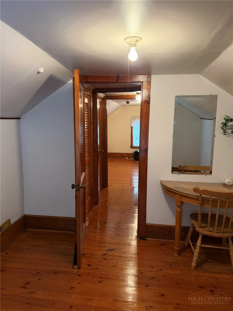 Image number 12 for the current listing