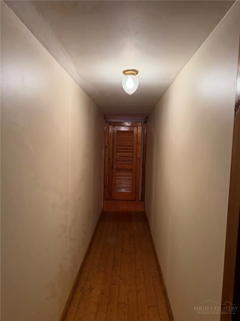 Image number 17 for the current listing