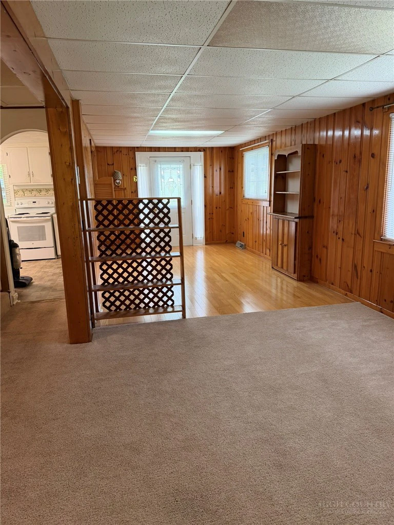 Image number 18 for the current listing