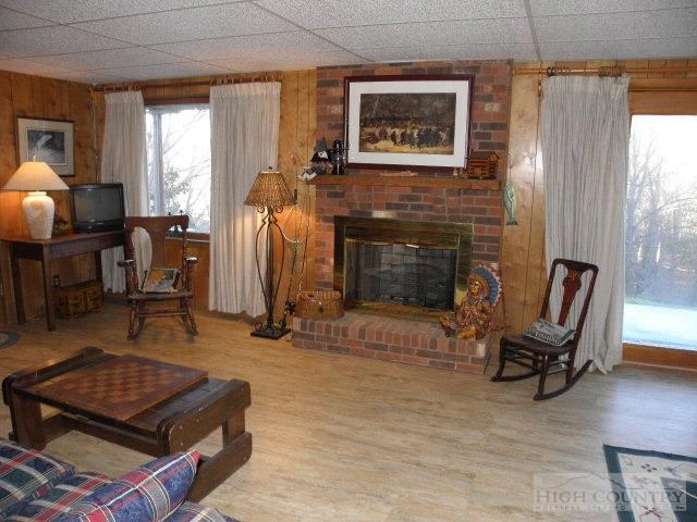 Image number 13 for the current listing