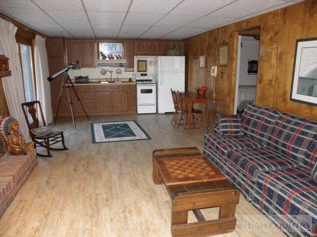 Image number 2 for the current listing