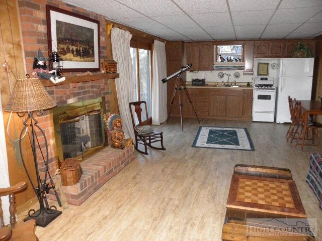Image number 12 for the current listing