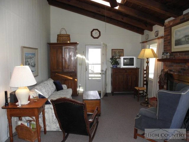 Image number 9 for the current listing
