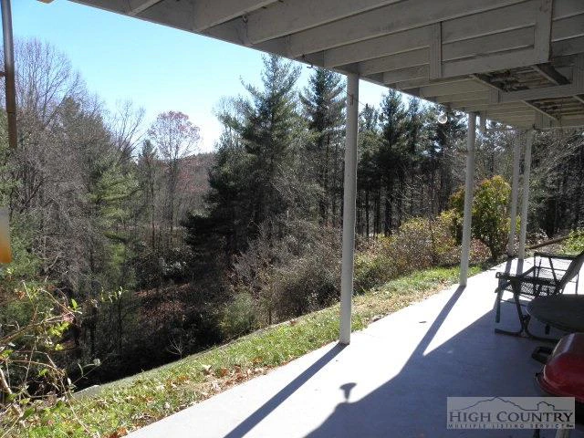 Image number 19 for the current listing