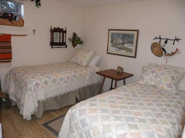 Image number 14 for the current listing