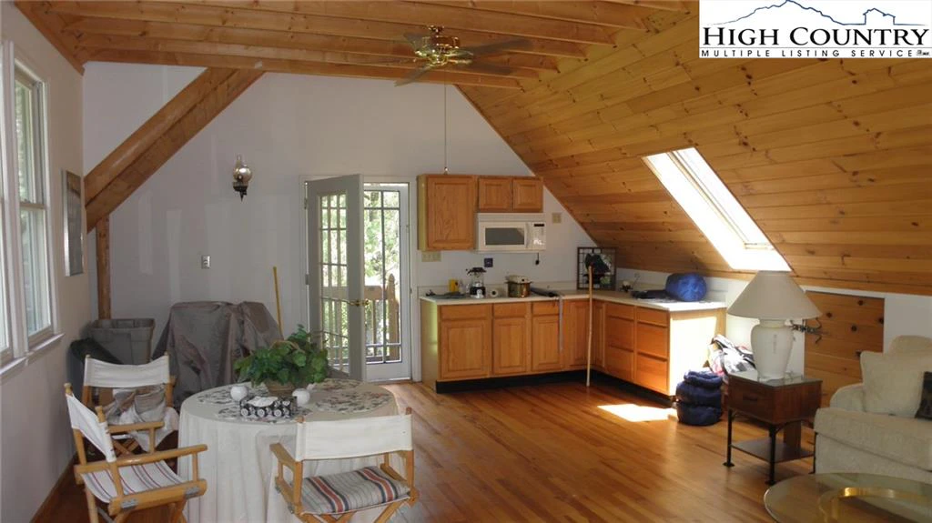 Image number 8 for the current listing