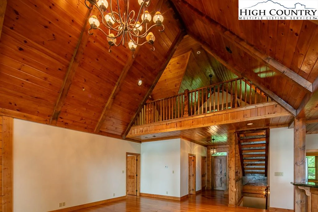 Image number 14 for the current listing