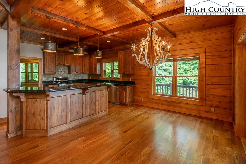 Image number 4 for the current listing