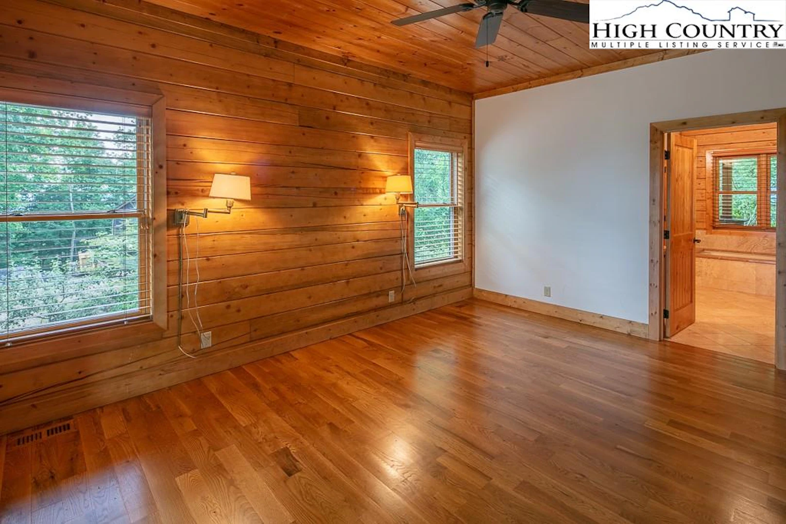Image number 8 for the current listing