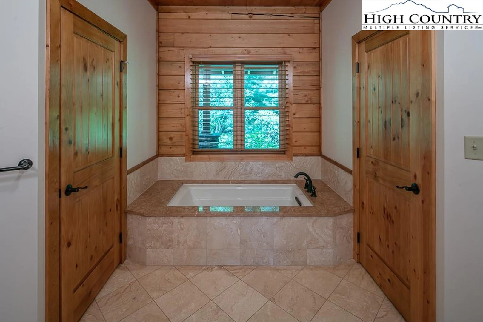 Image number 9 for the current listing