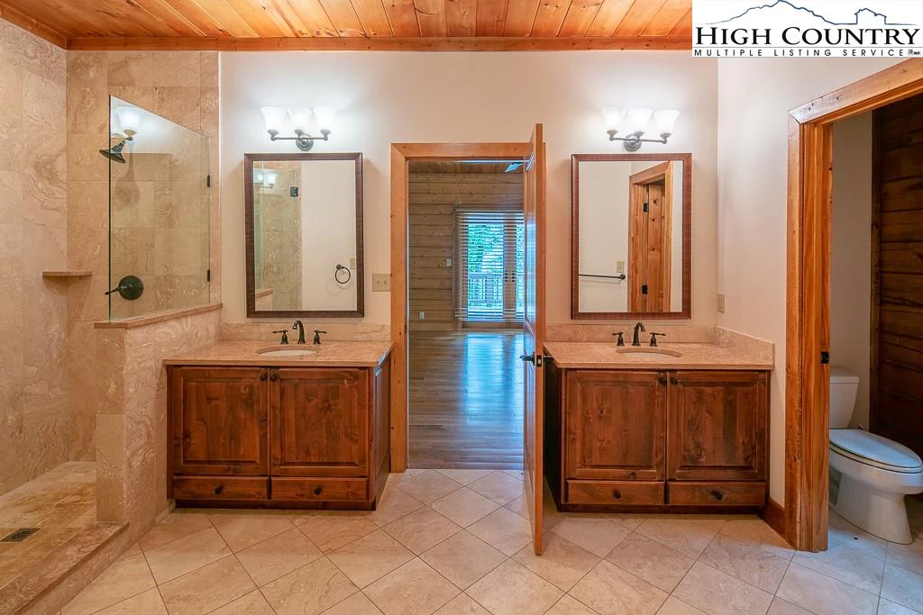 Image number 11 for the current listing