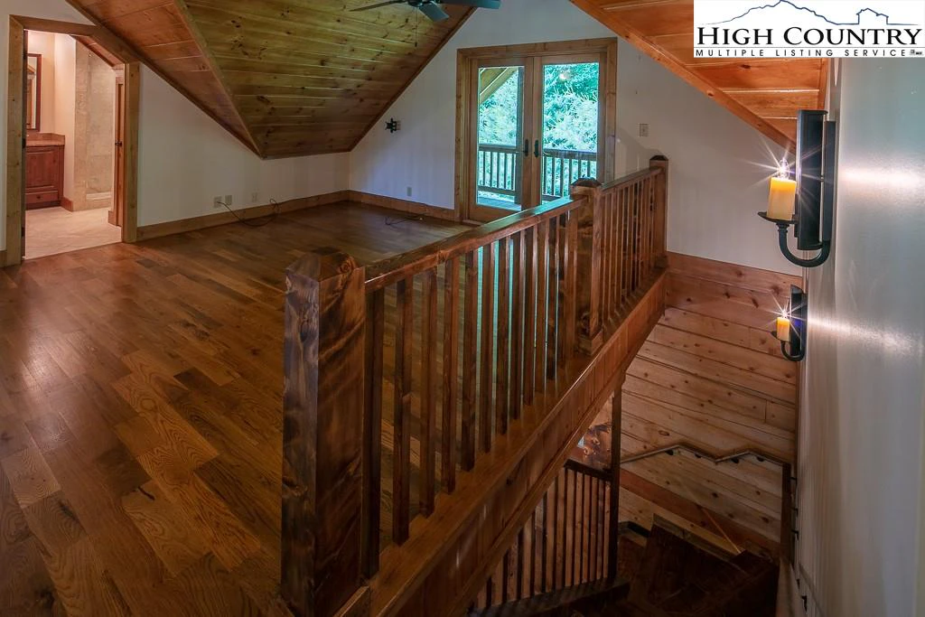 Image number 2 for the current listing