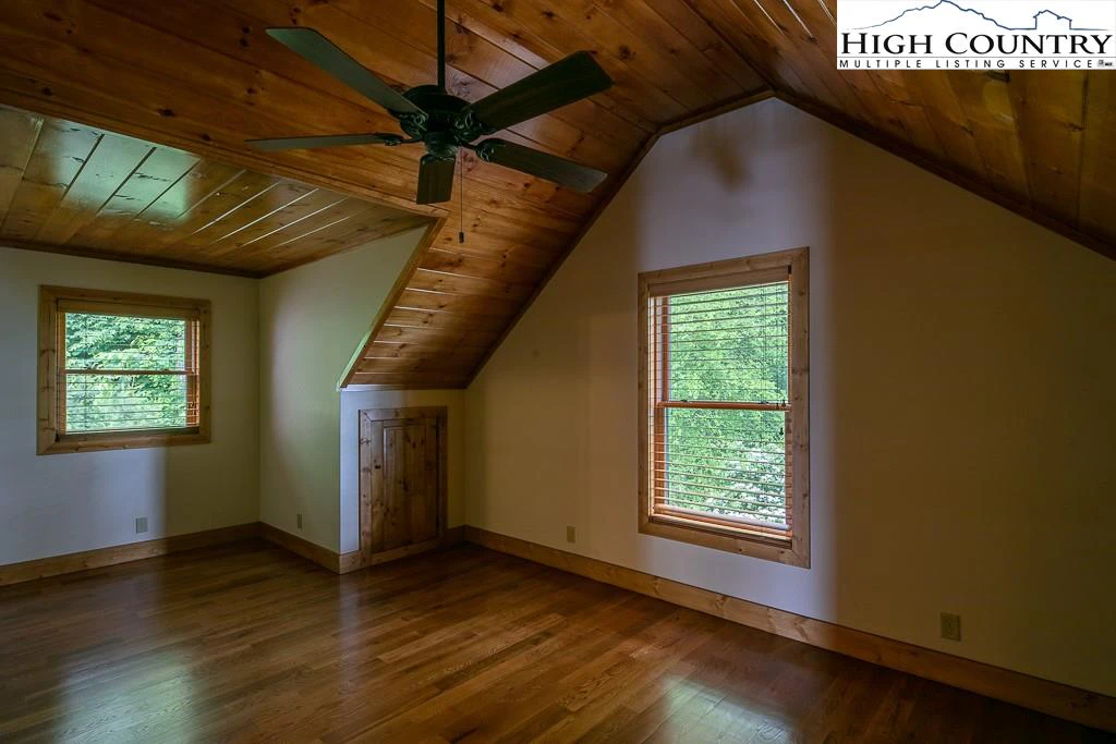 Image number 18 for the current listing