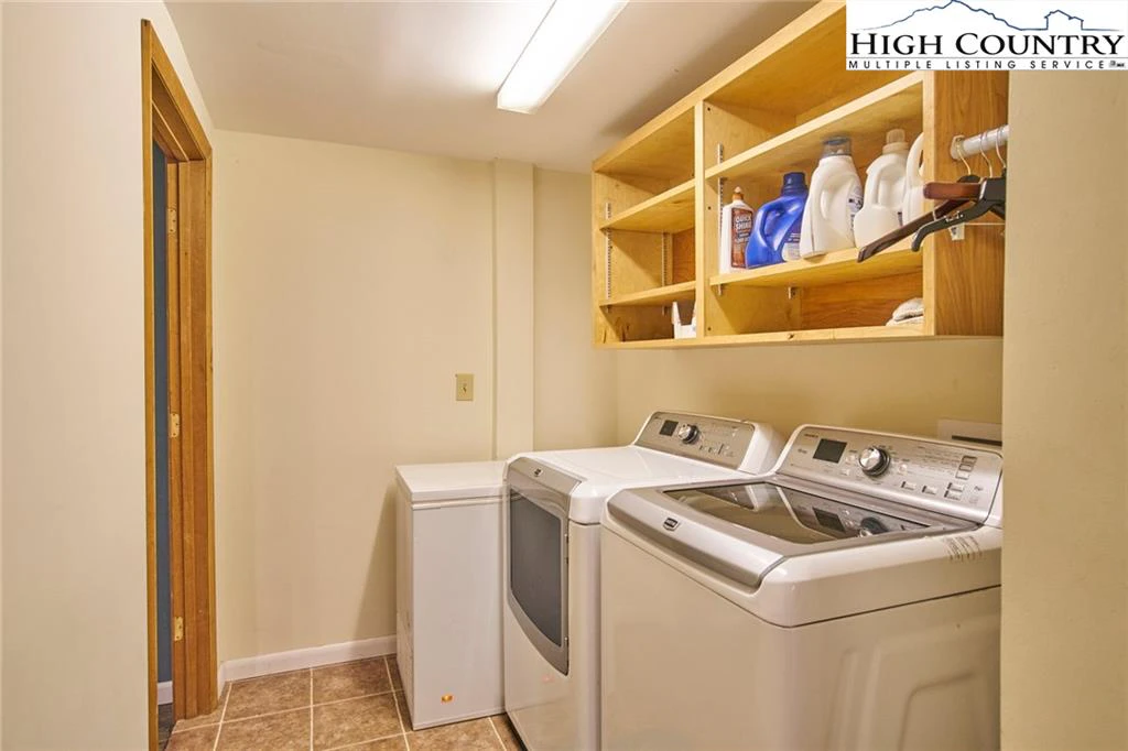 Image number 4 for the current listing