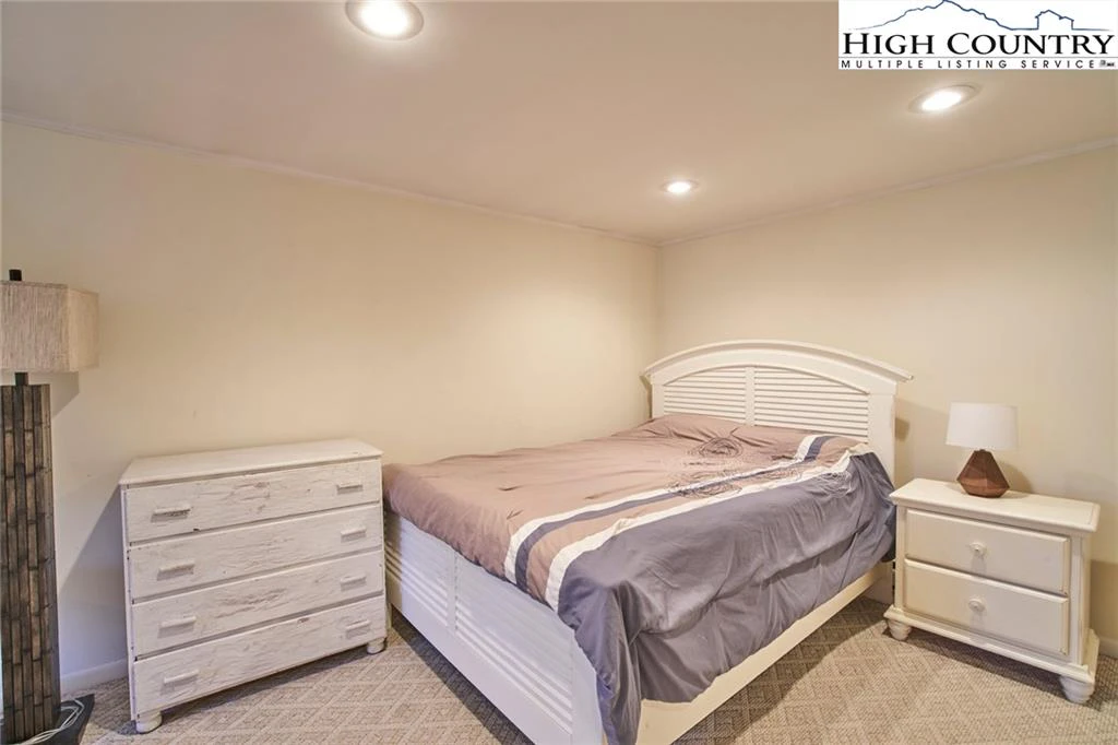 Image number 5 for the current listing