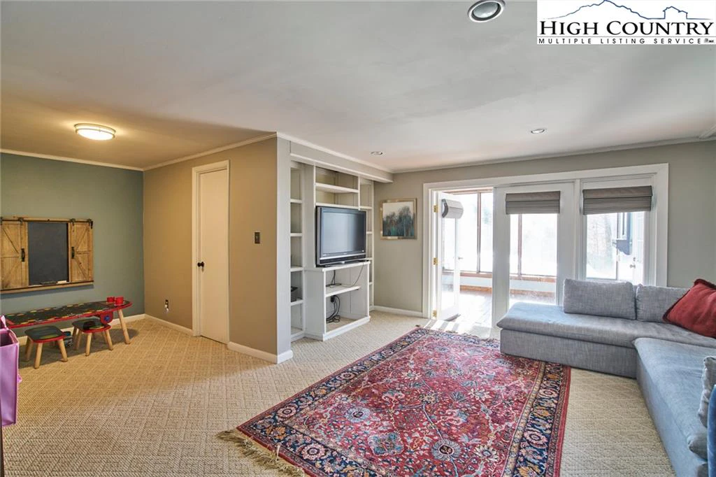 Image number 7 for the current listing