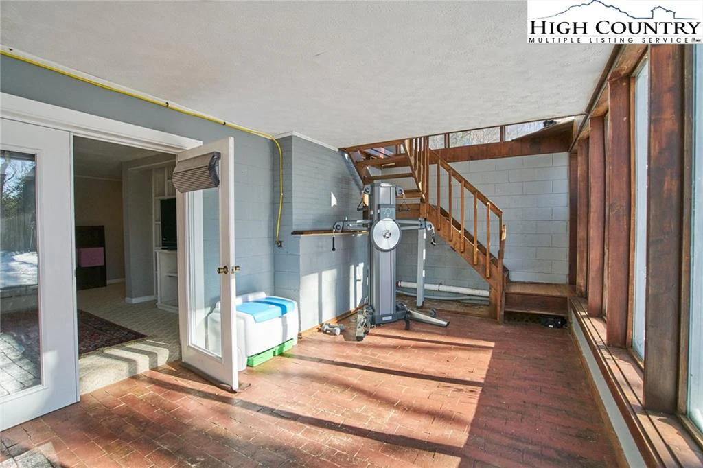 Image number 8 for the current listing
