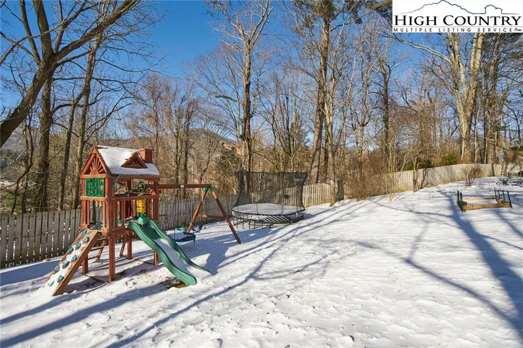 Image number 15 for the current listing