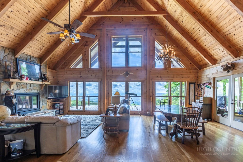 Image number 11 for the current listing