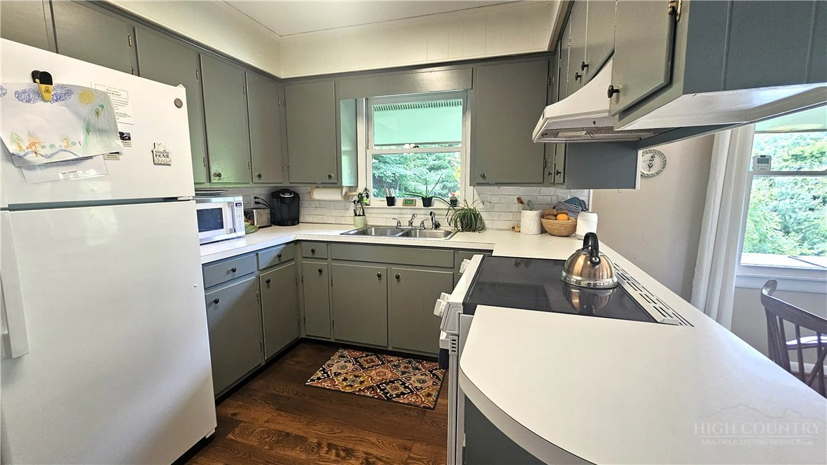 Image number 7 for the current listing