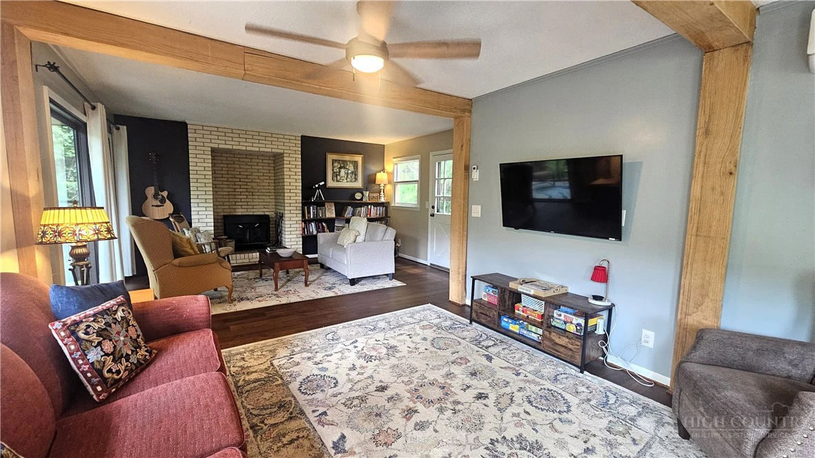 Image number 14 for the current listing