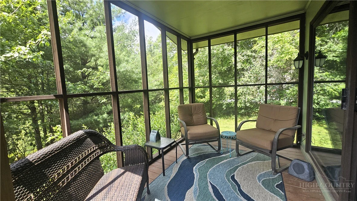 Image number 16 for the current listing