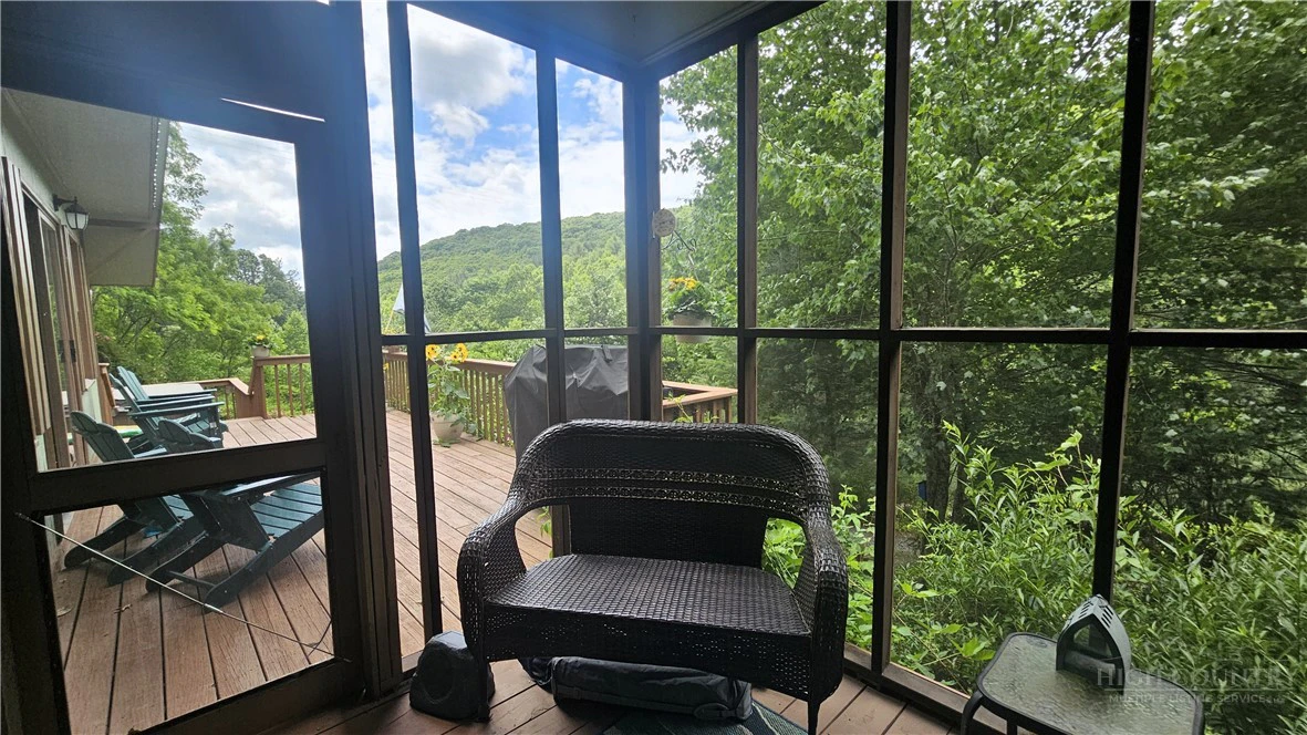 Image number 17 for the current listing