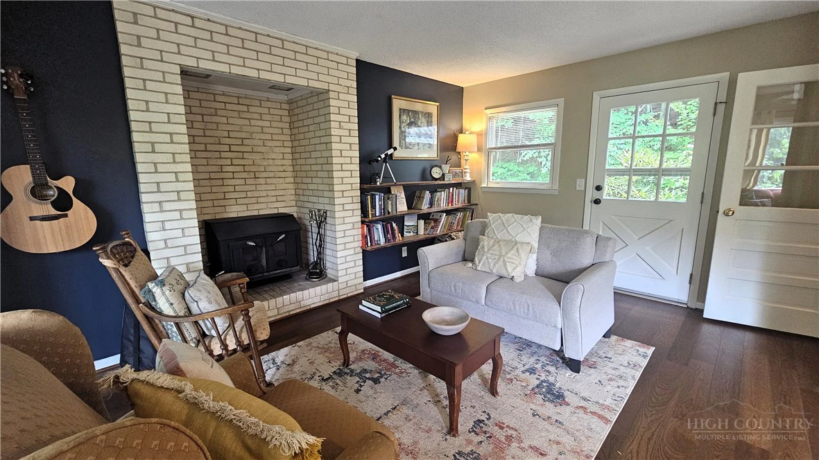 Image number 18 for the current listing