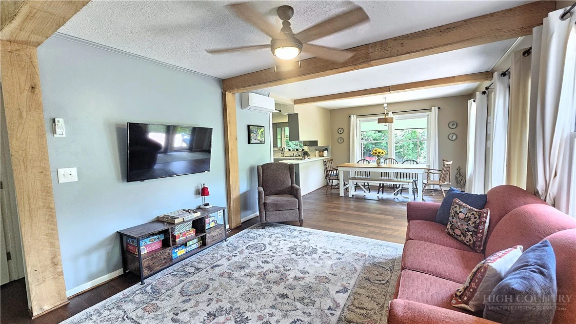 Image number 19 for the current listing