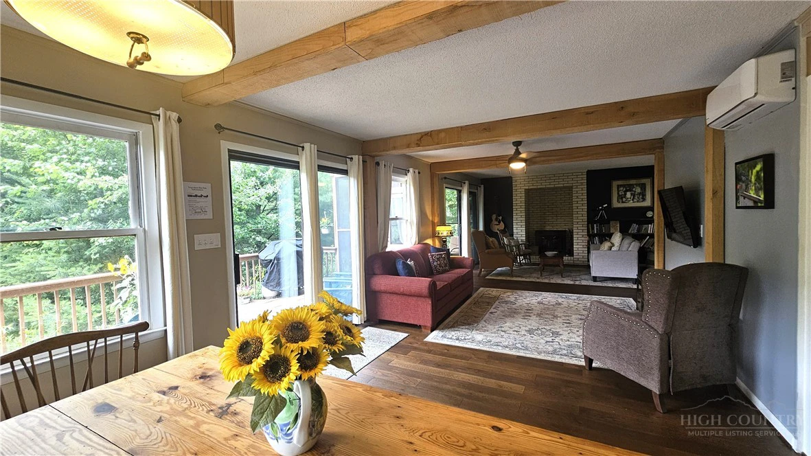 Image number 13 for the current listing