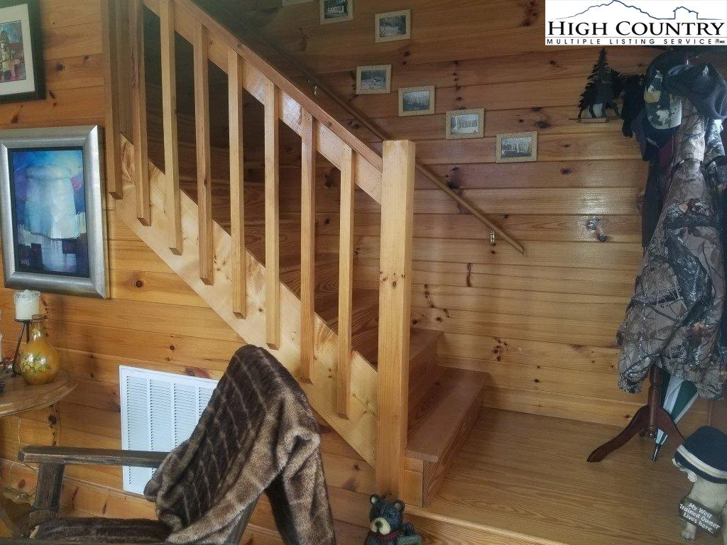 Image number 18 for the current listing