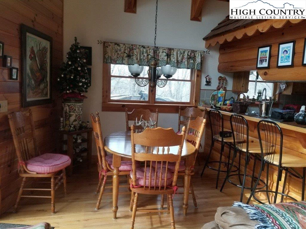 Image number 17 for the current listing