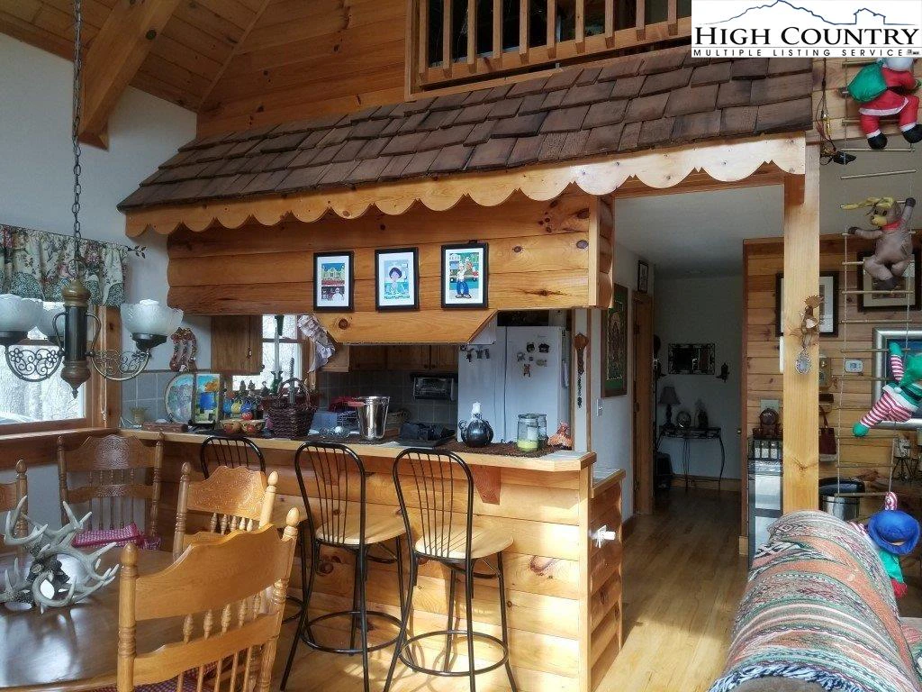 Image number 16 for the current listing