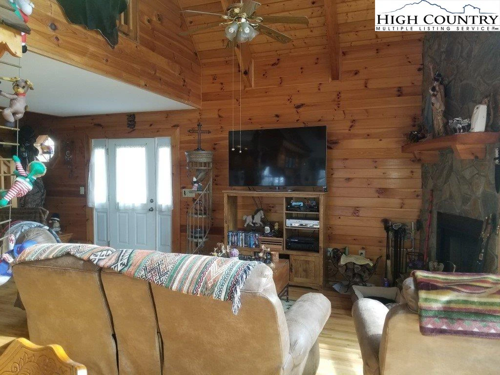 Image number 2 for the current listing